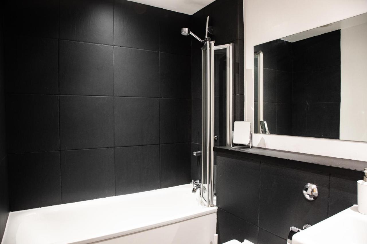 Modern Merchant City Apartment By George Square Glasgow Bagian luar foto
