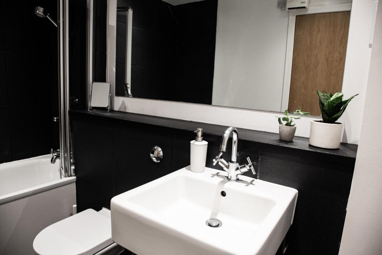 Modern Merchant City Apartment By George Square Glasgow Bagian luar foto